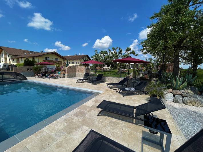 Ferienhaus für 3 Personen, mit Whirlpool und Terrasse sowie Garten und Sauna