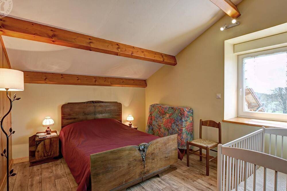 Gîte pour 12 pers., animaux admis, nature Apinac in Apinac, Montbrison