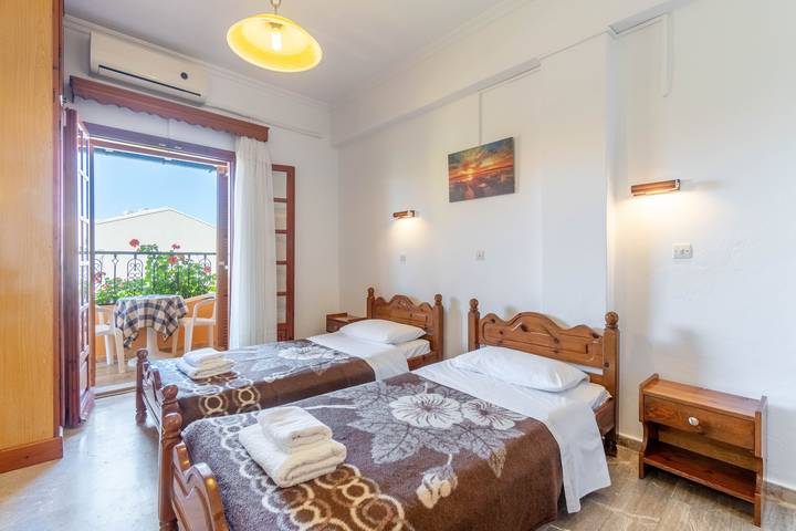 Entire studio, Studio Apartment 'Mires House Side First Floor 7' with Shared Pool, Wi-Fi and Air Conditioning in Agios Gordios, Corfu