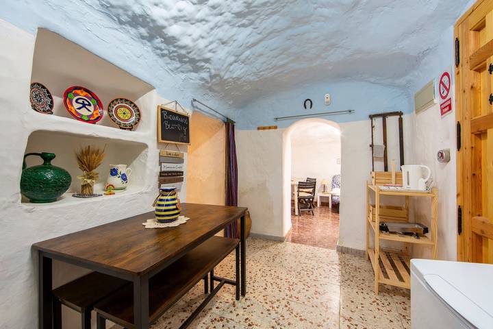 Casa de vacaciones 'Cueva' con vistas a la montaña, terraza privada y Wi-Fi in Gádor, Cordillera Penibética