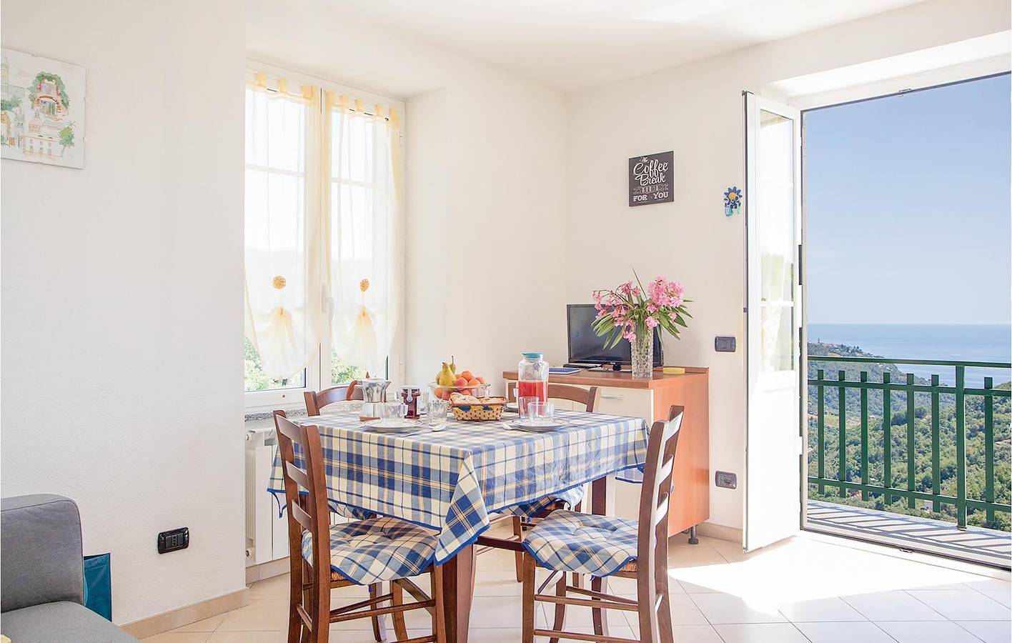 Ganze Ferienwohnung, Gemütliche Wohnung mit Parkplatz und Internet, in der Nähe von Moneglia in Moneglia, Riviera di Levante