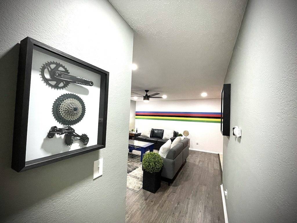 Fall Bentonville Getaway • Hot Tub • Mtb Trails • Dog Friendly in Bentonville, Ozark Mountains