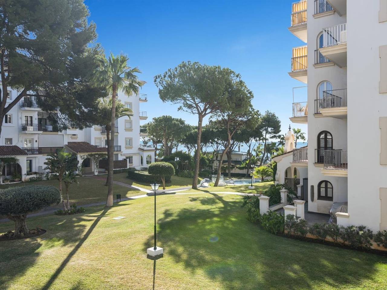 Ganze Ferienwohnung, Ferienwohnung für 2 Personen mit Pool in Medina Gardens, Marbella