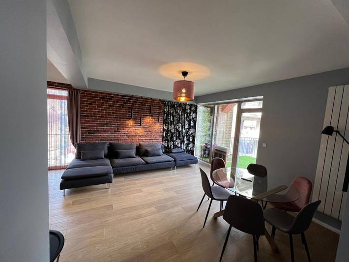 Gîte pour 5 personnes, avec piscine et sauna ainsi que terrasse et vue, animaux acceptés à Sinaia