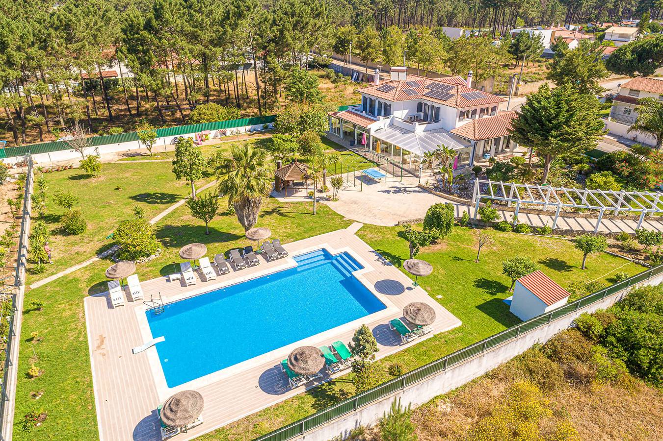Villa Buganvilia in Aroeira, Charneca de Caparica e Sobreda