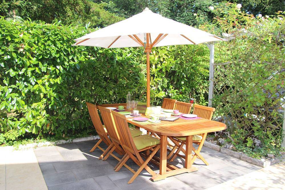 Port Ripaille: Your house right on the lake / the best of mountains and sea! in Thonon-les-Bains, Thonon-les-Bains region