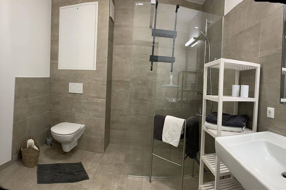 Ganze Wohnung, Neue Ferienwohnung - Zentrumsnah,  ruhig mit Parkplatz und Loggia in Gmunden, Bezirk Gmunden