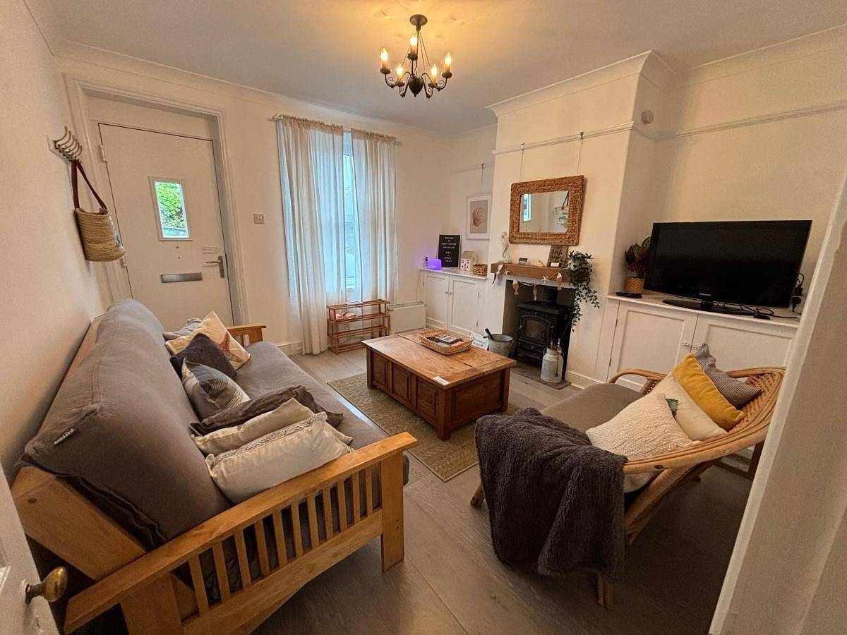 Coastal Terrace Dogs Welcome optional Hot Tub in Sea Palling, The Broads