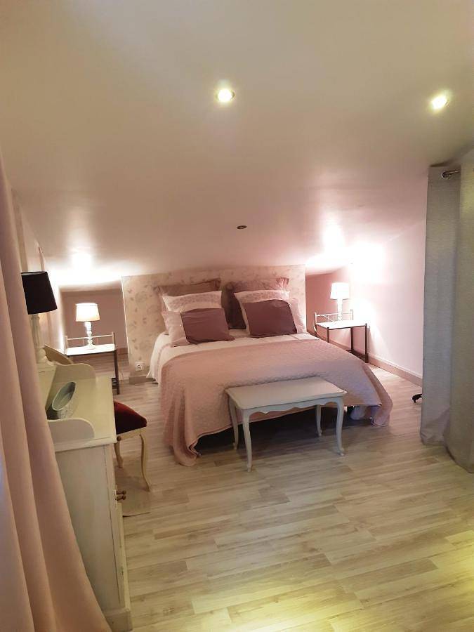 Location de vacances pour 4 personnes, avec jardin et bassin pour enfant ainsi que vue et piscine à Aramon - 3