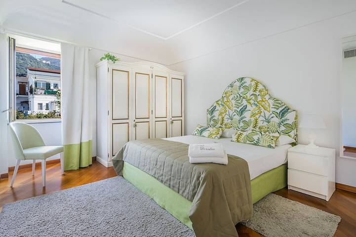 Apartamento entero, Casa Dorotea, Spacious & elegant three bedroom apartment for up to 7 people near Sorrento in Meta, Sorrento Coast