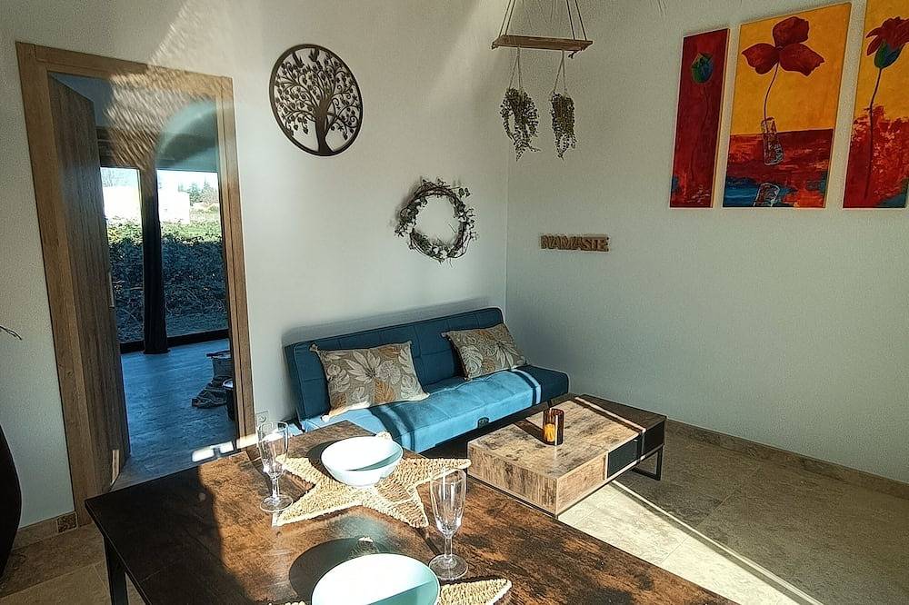 Entire apartment, Appartement Cosy Avec Option Spa in Saint-Saturnin-lès-Avignon, Vaucluse