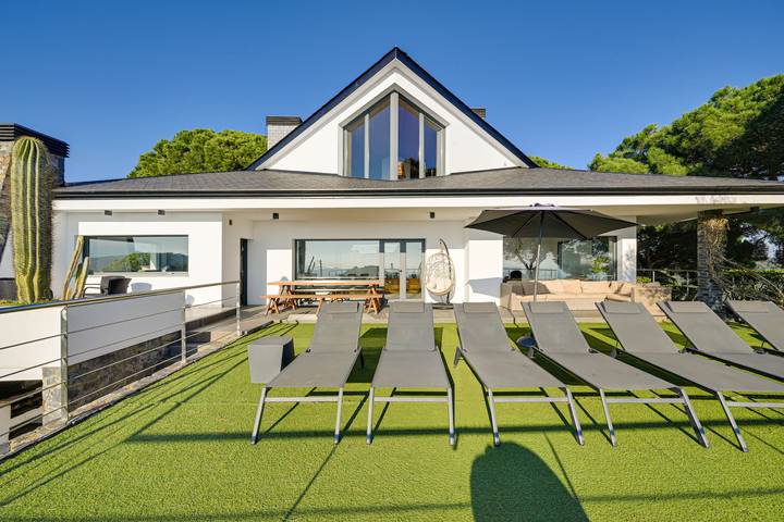 Villa for 14 people, with garden and terrace in Lloret de Mar