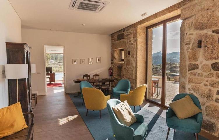 Gîte pour 2 personnes, avec vue ainsi que piscine et jardin dans Tabuaço - 4