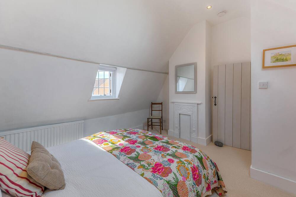 18th century flint cottage in Arundel in Arundel, South Downs