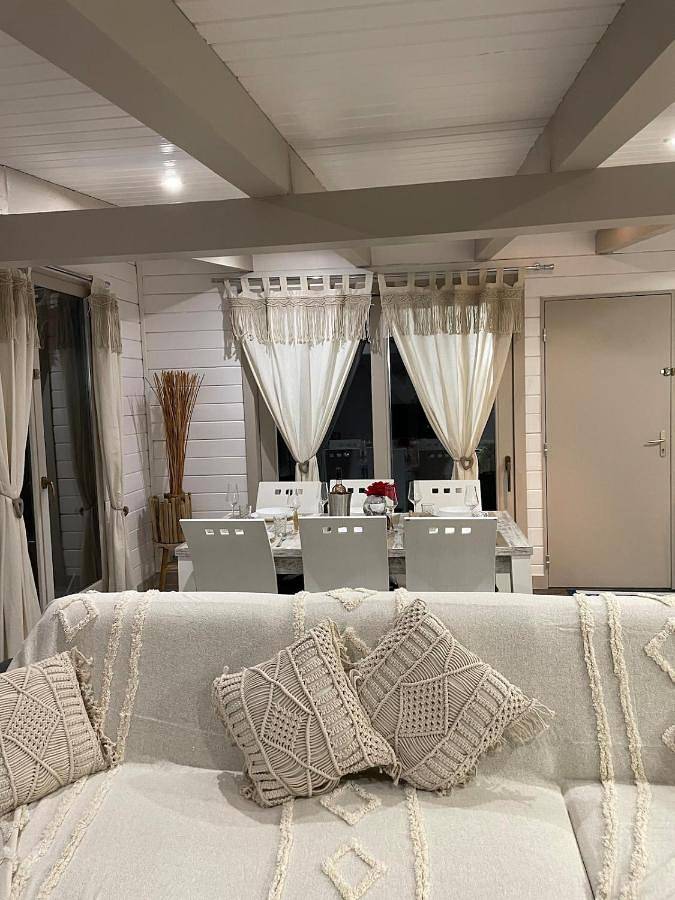 Two-Bedroom House in Villebon-sur-Yvette, Essonne