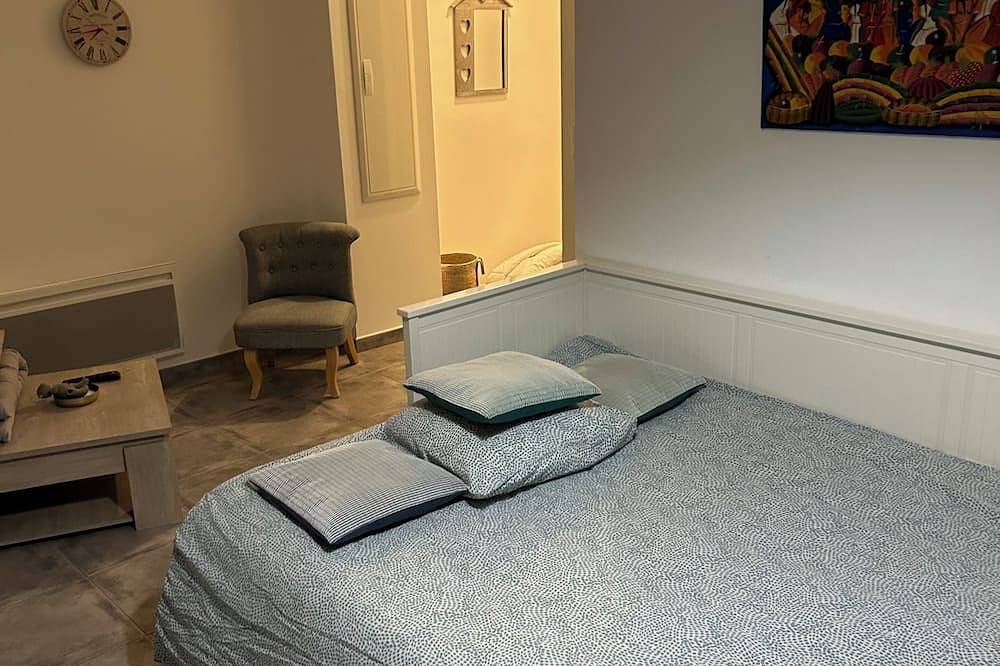 Entire apartment, 40m2 T2 apartment Small medieval village in the heart of the Roussillon vineyards in Baixas, Perpignan region
