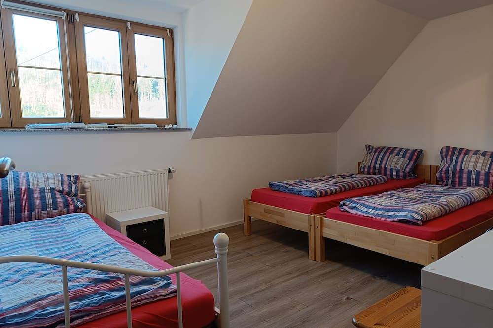 Hofgut Bentele - 3-Zimmer-Ferienwohnung Bentele, Dusche/Wc, 62 qm, Dg in Deggenhausertal, Region Bodensee-Oberschwaben