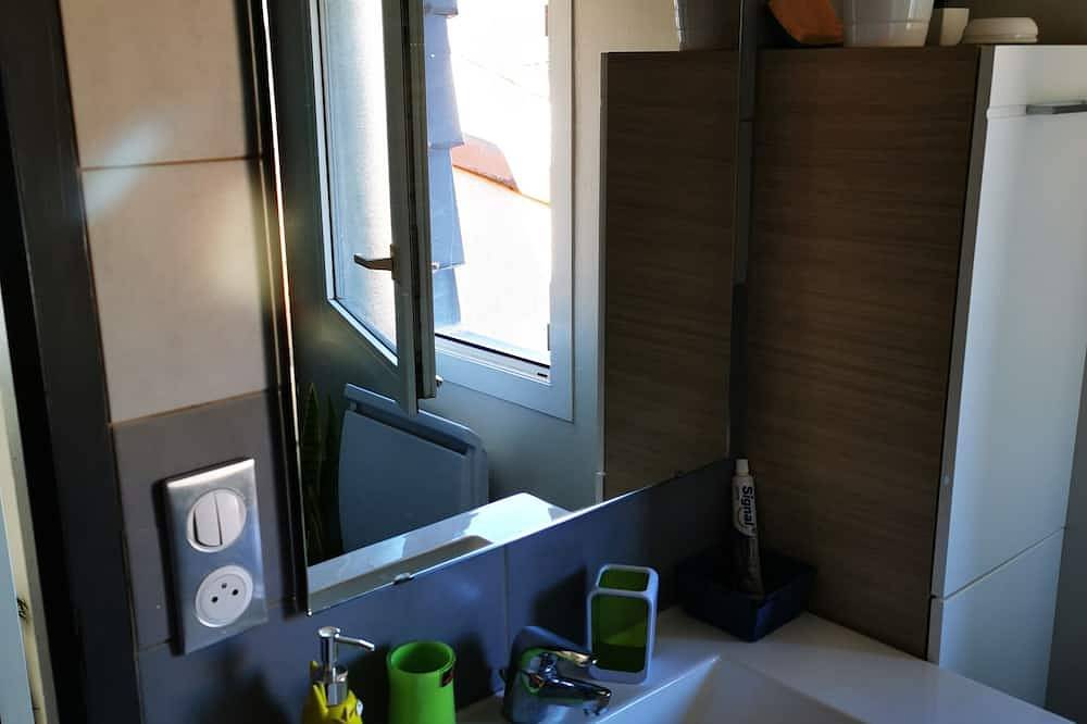 Appartement entier, Bel appartement lumineux, calme,5 min à pied centre ville, Wi-Fi, draps, parking in Cahors, Quercy