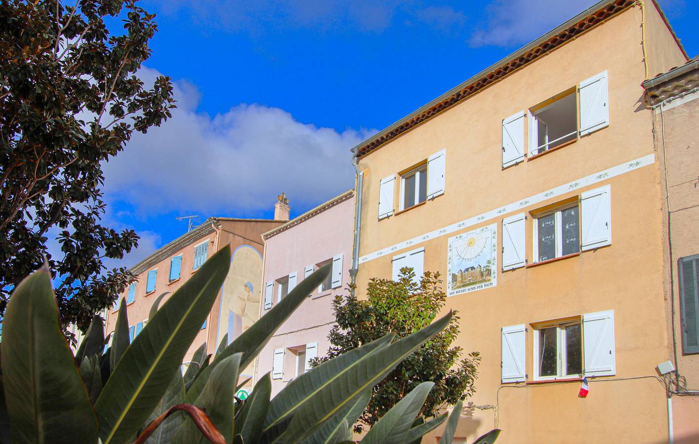 Encantador apartamento con vistas al centro de la ciudad - Solliès-Pont in Solliès-Pont, Region de Toulon