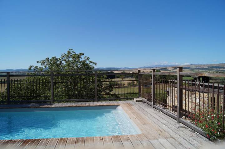 Gîte pour 8 personnes, avec jardin et piscine à Montpeyroux (Puy-de-Dôme) - 2