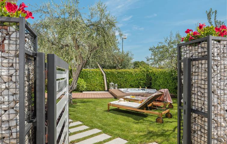 Incantevole appartamento con 1 camera da letto vicino a Rovigno - WiFi, terrazza e parcheggio in Rovigno, Rovigno e dintorni