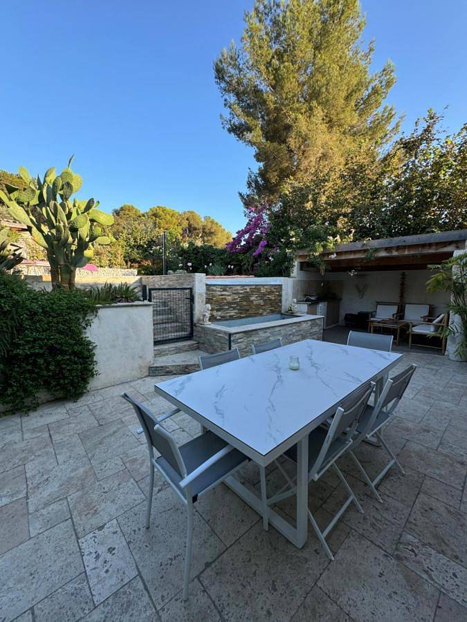 Location de vacances pour 6 personnes, avec piscine ainsi que vue et jardin dans Parc de Vaugrenier - 2