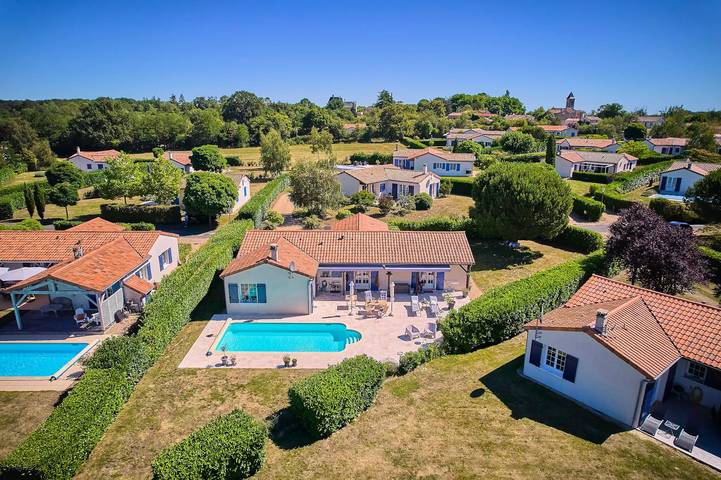 Location de vacances pour 8 personnes, avec piscine et terrasse, animaux acceptés à Vasles - 2