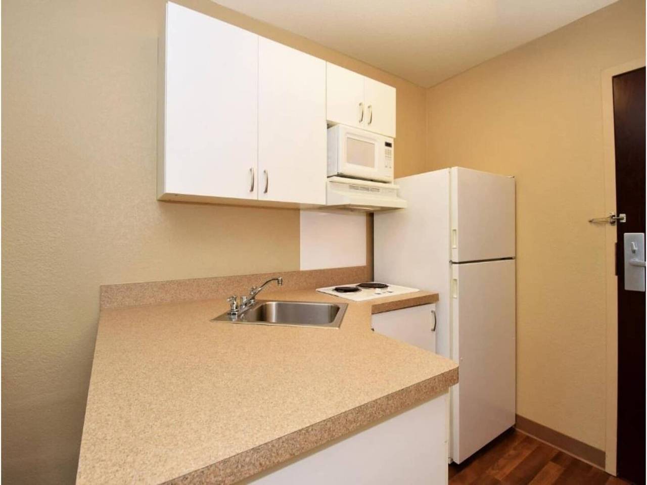 Apartamento entero, Cama King acogedora, Nsmk | Cocina | Estudio 6 Chicago in Lisle, Condado de DuPage