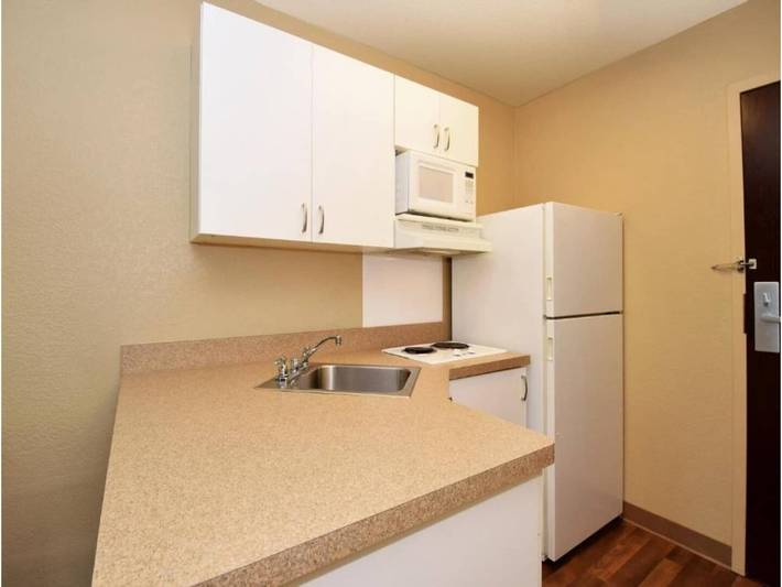 Apartamento entero, Cama King acogedora, Nsmk | Cocina | Estudio 6 Chicago in Lisle, Condado de DuPage