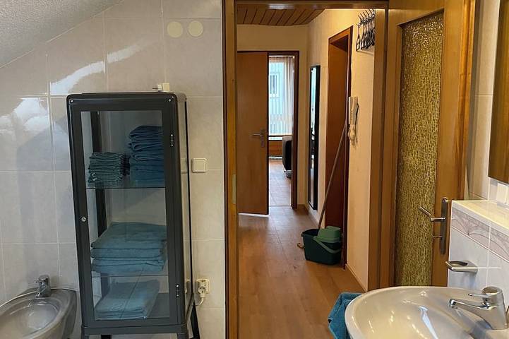 Ganze Wohnung, Großzügige Ferienwohnung ca. 100 qm mit Balko und schöner Aussicht in Parkstein, Naturpark Nördlicher Oberpfälzer Wald