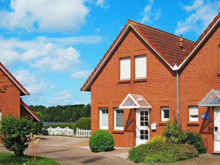Ferienhaus für 4 Personen, mit Terrasse und Garten sowie Seeblick in Timmel