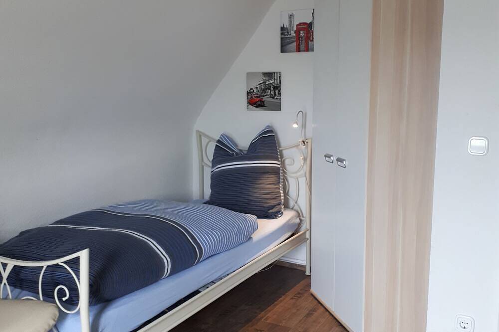 Central accommodation with private parking directly at the house in Neuss, Düsseldorf region