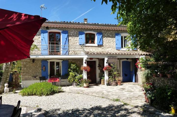 Gîte pour 4 personnes, avec jardin et terrasse à Savasse