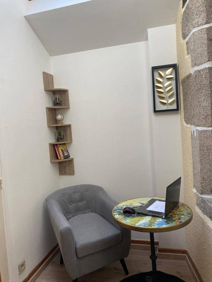 Appartement entier, Two-Bedroom Apartment in Chaudes-Aigues, Région de Saint-Flour