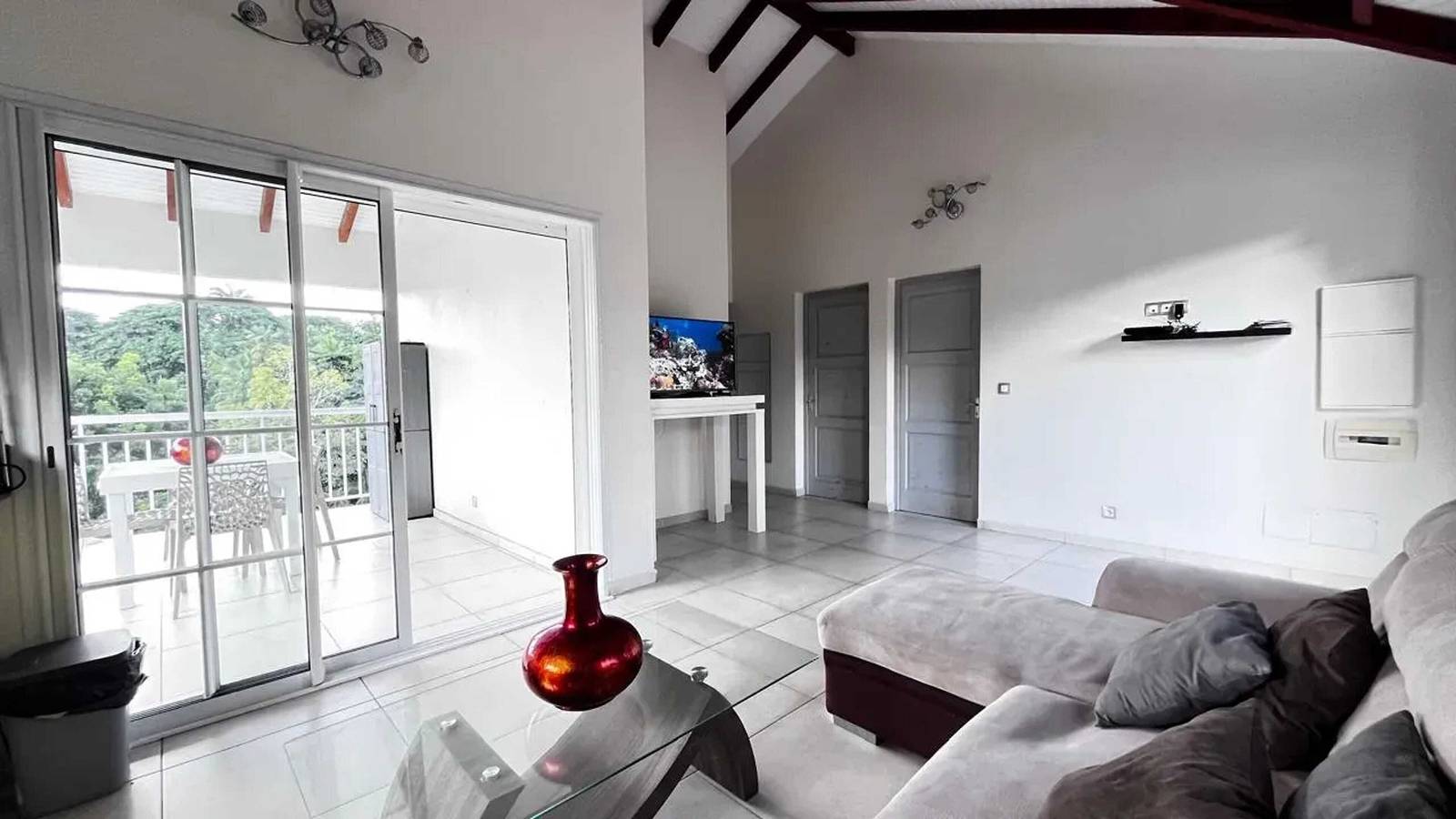 Appartement entier, Appartement lumineux avec piscine partagée, Sainte-Anne, 75 m² in Sainte-Anne, Guadeloupe