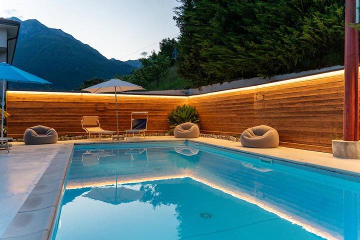 Ferienhaus für 6 Personen, mit Garten und Pool sowie Seeblick und Ausblick, kinderfreundlich in Tenno