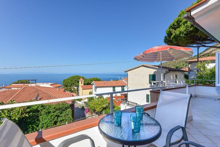 Appartamento intero, Appartamento 'Appartamento Con Vista Mare Chiessi' con vista mare, balcone e aria condizionata in Chiessi, Marciana