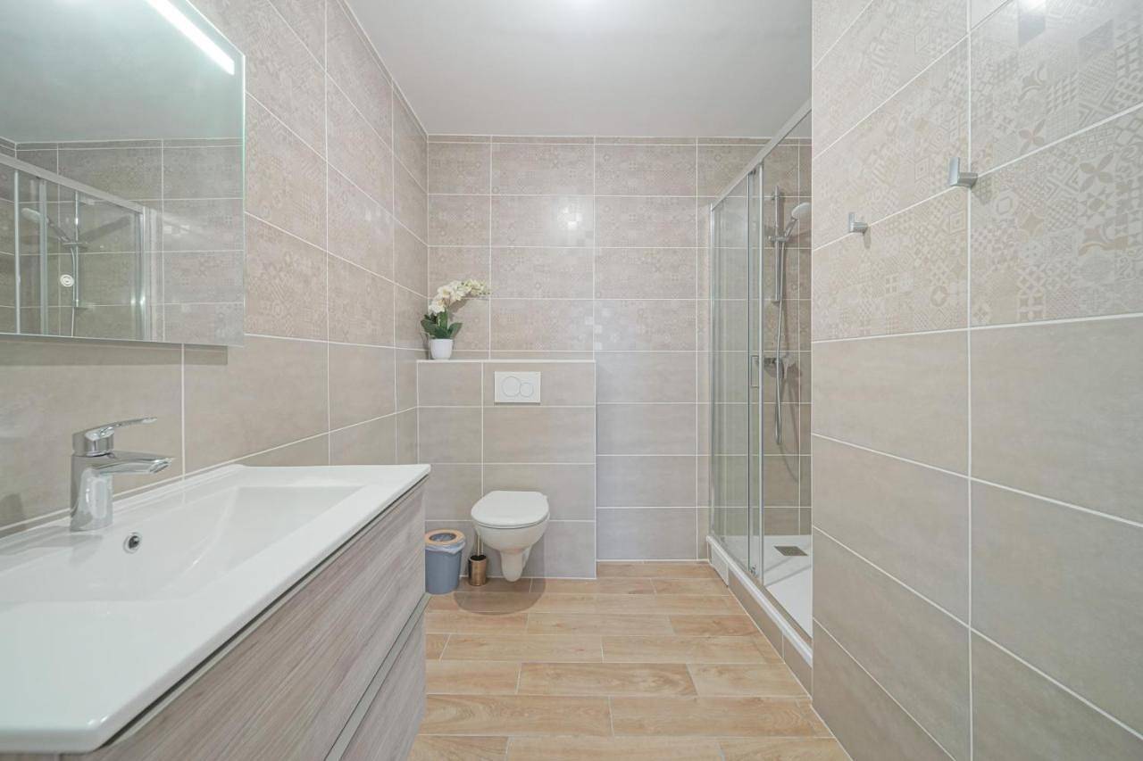 Hotel Trianon Saint Ouen in Saint-Ouen, Seine-Saint-Denis