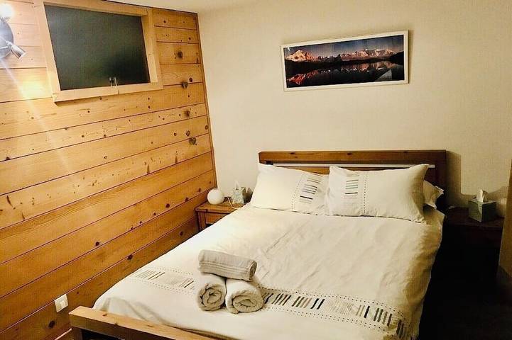 Ganze Wohnung, 2 bedroom apt, balcony facing Mont Blanc, very close to village & Gm ski lift in Argentière, Chamonix