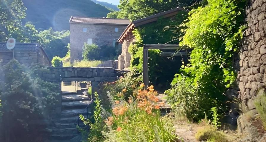 Chambre d’hôte pour 3 personnes, avec jardin ainsi que piscine et jacuzzi, animaux acceptés en Ardèche - 2