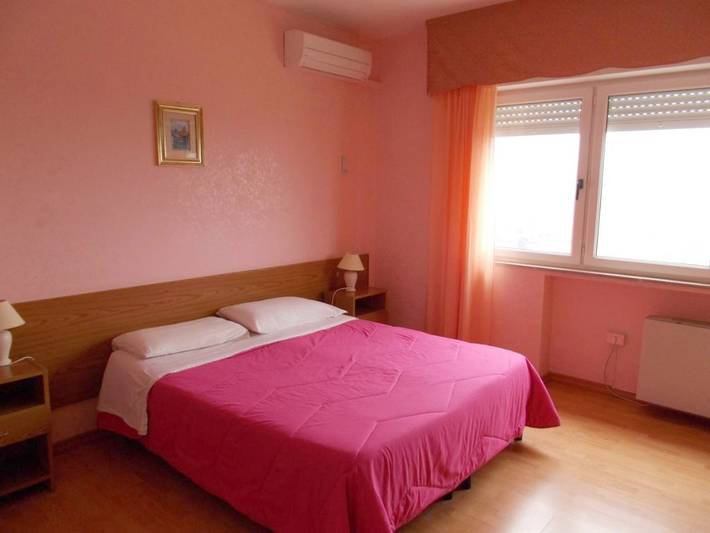 Hôtel pour 3 personnes, avec bassin pour enfant ainsi que piscine et jardin à Vico del Gargano - 3