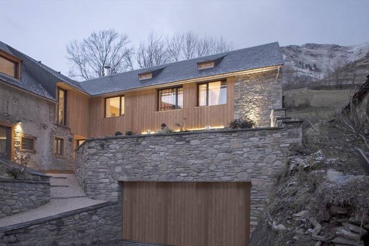 Chambre d’hôte pour 3 personnes, avec Terrasse ainsi que Sauna et Vue dans les Hautes-Pyrénées