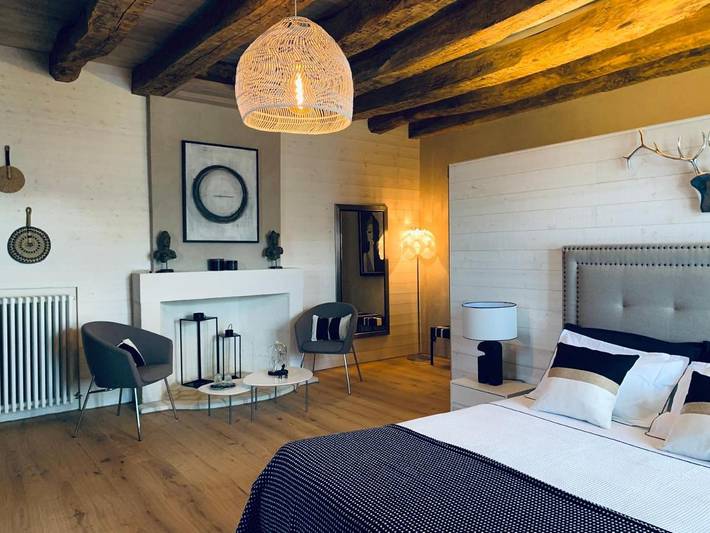 Gîte pour 2 personnes, avec piscine ainsi que vue et jardin, animaux acceptés à Saint-Laurent-des-Bâtons - 2