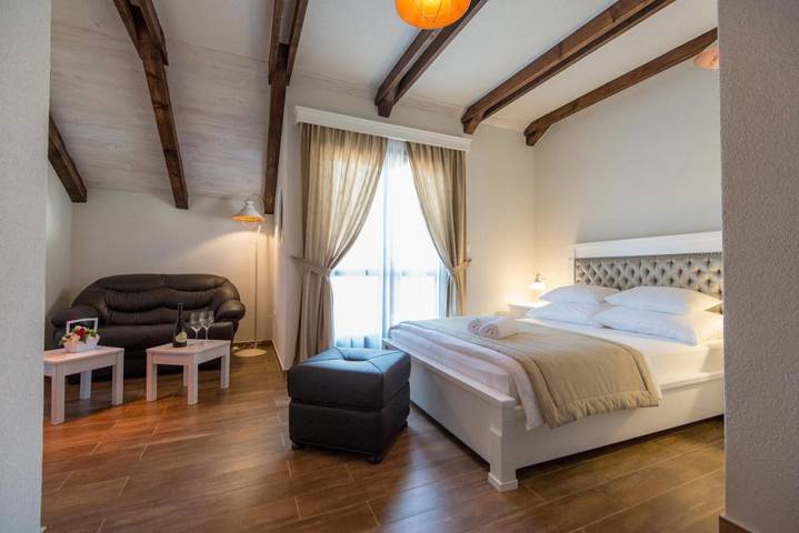 Gîte pour 2 personnes, avec vue et balcon dans Risan - 4