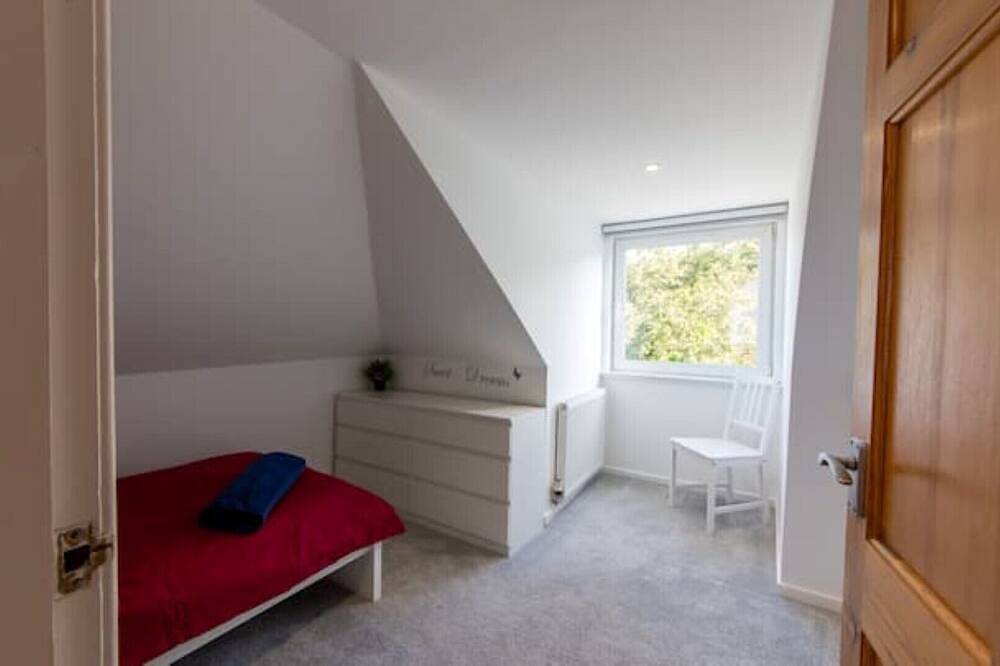 Beautiful family lodge close to Edin city centre, the Zoo & the airport in Edinburgh, Edinburgh and Lothian