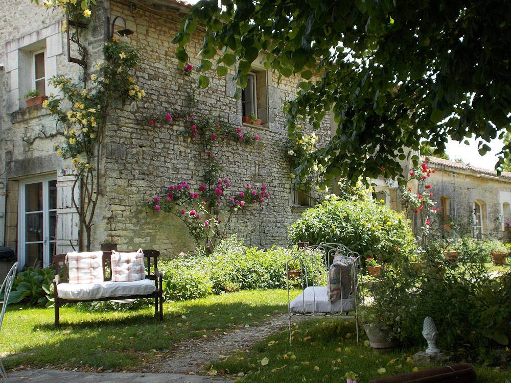 La Ferme d'Octave, l'Antan - Chambre des Jonquilles in Saint-Hilaire-de-Villefranche, Région de Saint-Jean-d'Angély