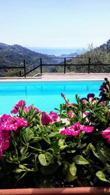 Gîte pour 5 personnes, avec vue ainsi que piscine et terrasse, animaux acceptés à Seborga