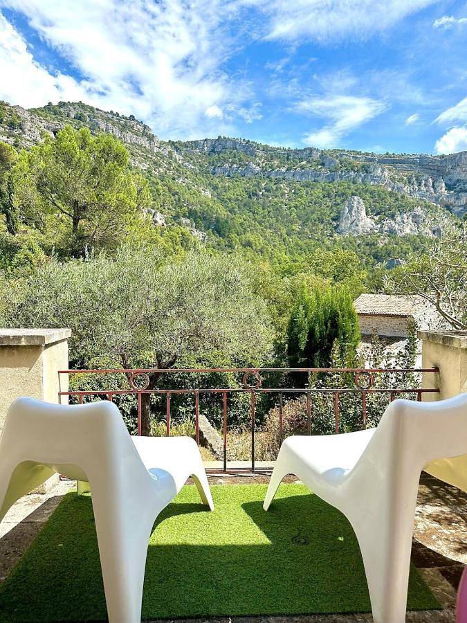 Location de vacances pour 5 personnes, avec terrasse à Fontaine-de-Vaucluse