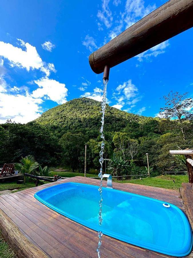 Casas e apartamentos de temporada para 4 pessoas, com vista e jardim e ainda piscina em Casimiro de Abreu