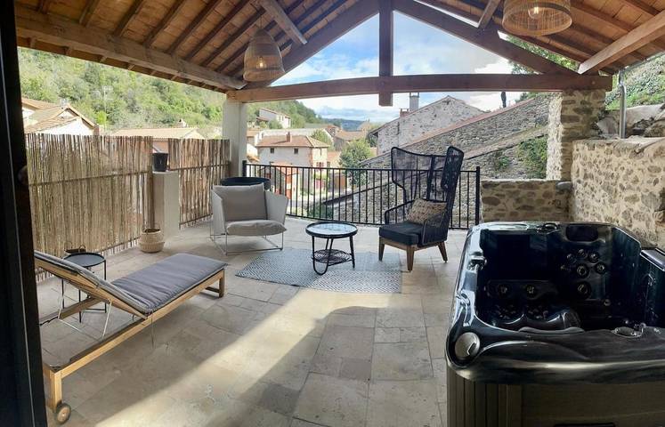 Location de vacances pour 6 personnes, avec terrasse et jacuzzi à Blesle - 3